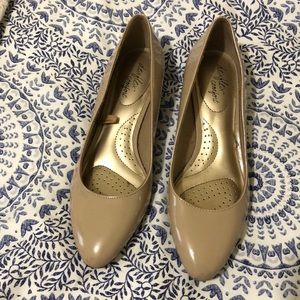 EUC tan wedges by dexflex comfort! Size 6.5